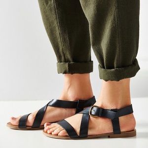 Urban Outfitters Black Madison Sandals size 6